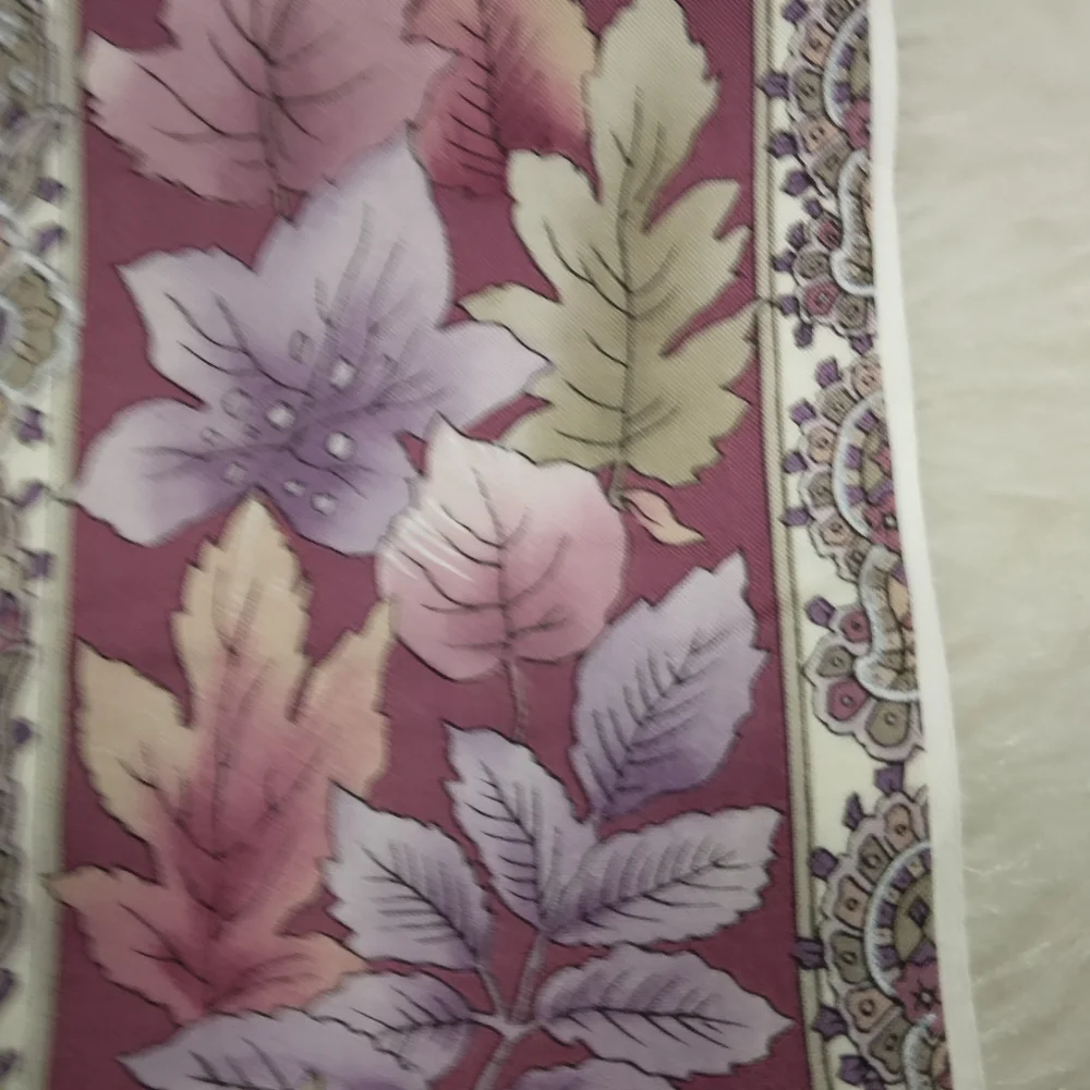 FABRIC Beautiful Vertical Stripes Of Leaves And Paisley 100%cotton, 3 Yards